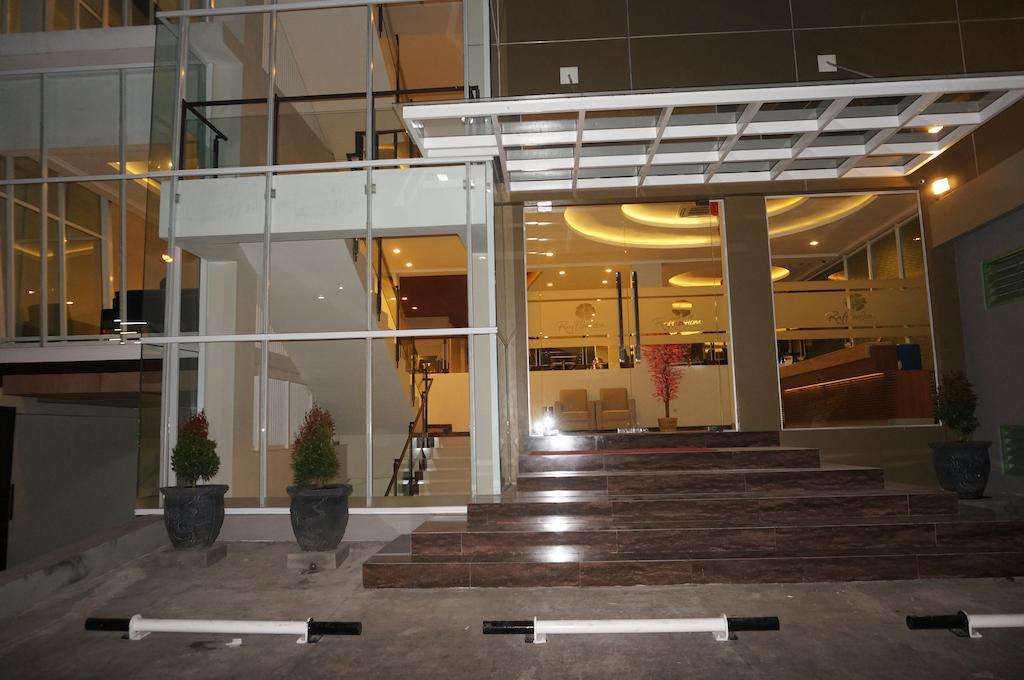 Raffleshom Hotel Bandung Exterior photo