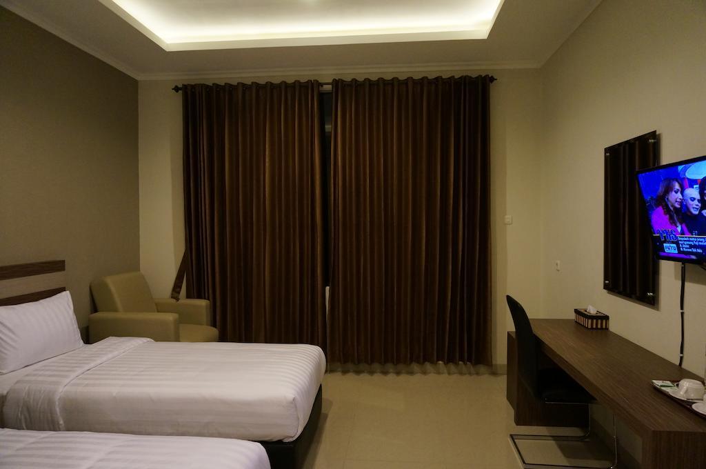Raffleshom Hotel Bandung Room photo